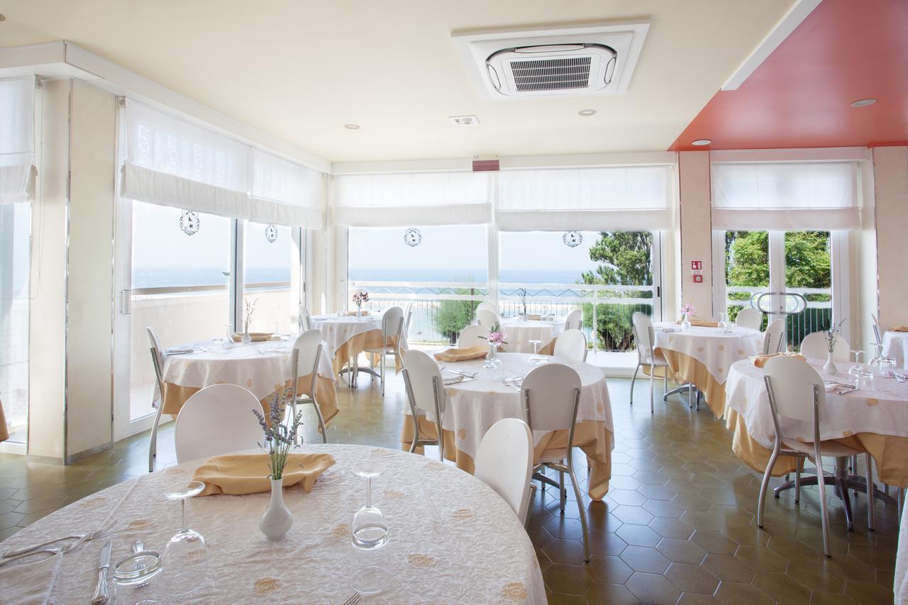 Hotel Palazzi Gabicce Mare Exterior photo